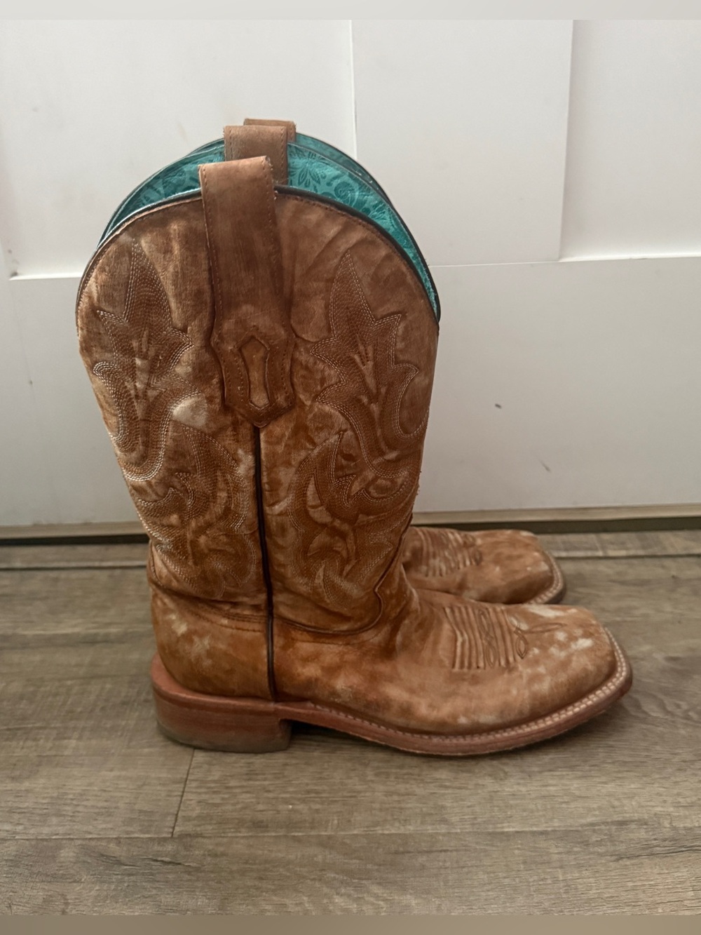 Corral embroidery sand wide square toe cowboy boot women's size 9